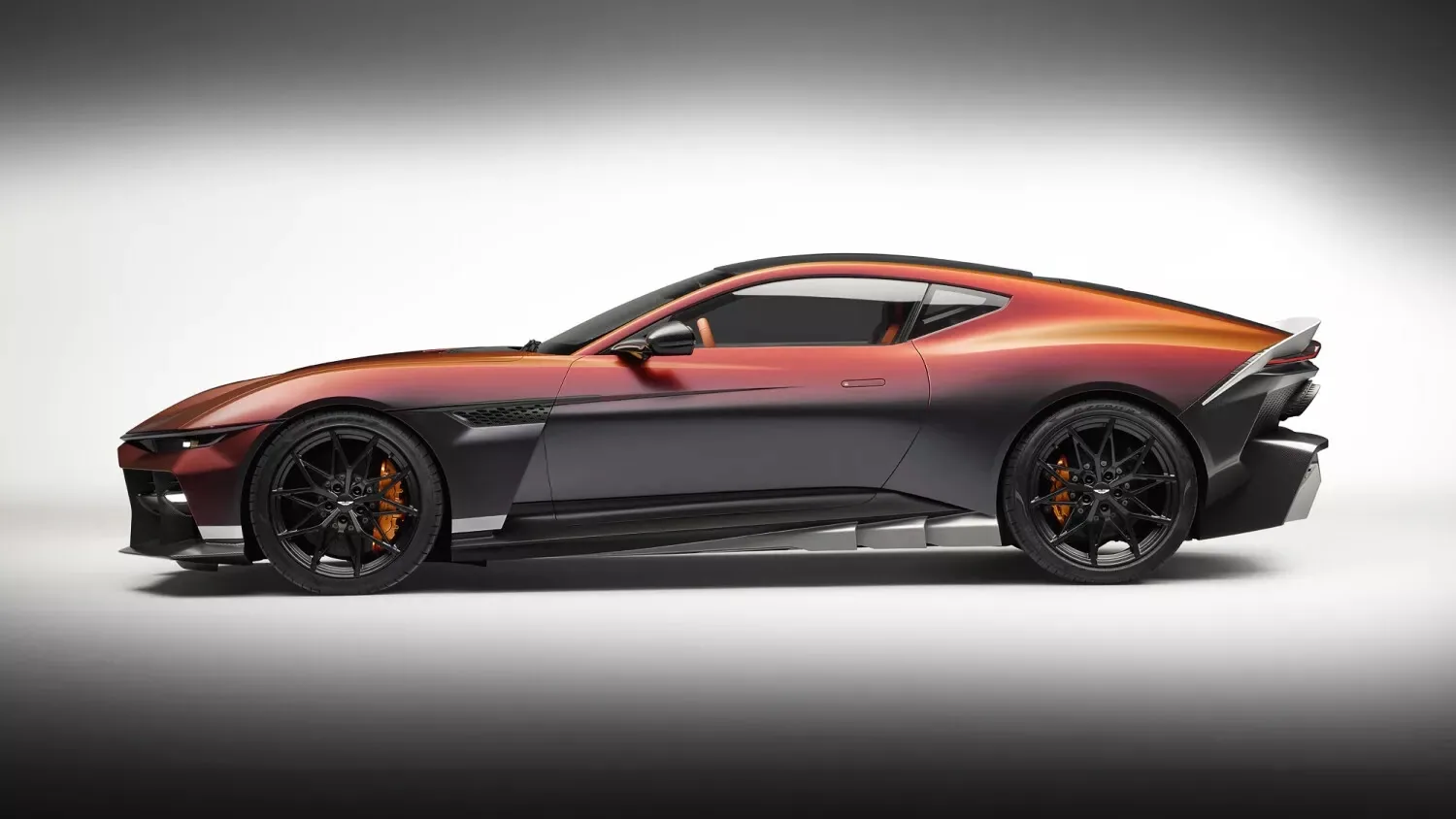 Aston Martin Valen官方圖片1