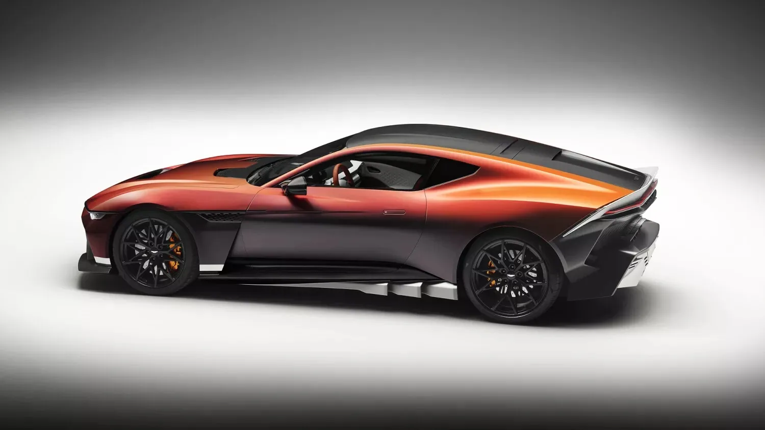 Aston Martin Valen官方圖片2