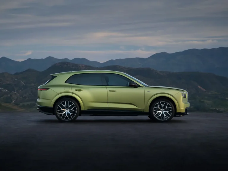 Bentley Torcal純電SUV車側外觀