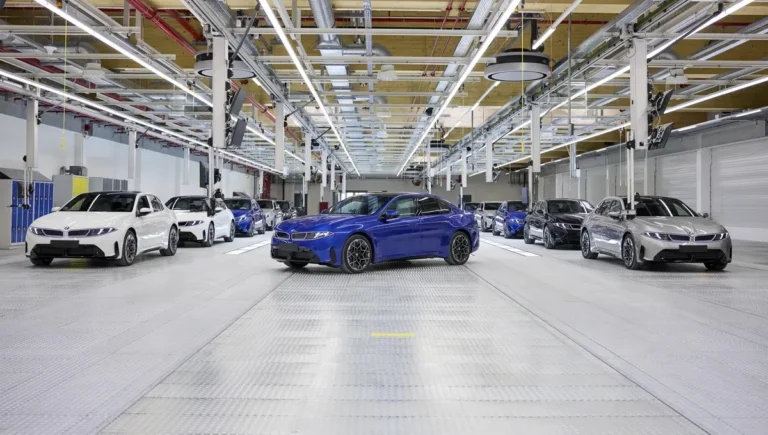 BMW i3 慕尼黑量產啟動：Neue Klasse 第二款車到位，老廠 2027 全面轉純電