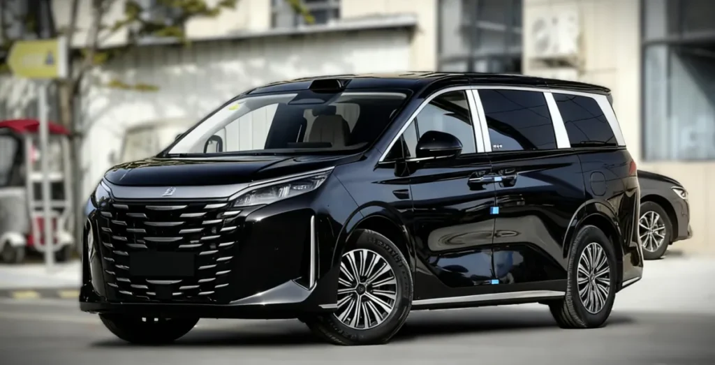 比亚迪推出 2026 M9 MPV:续航 1,163 公里、起价约 2.75 万美元