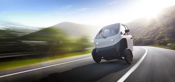 這台車靠「踩」也能跑？法國 VIGOZ 三輪電動載具：創意滿分、實用存疑