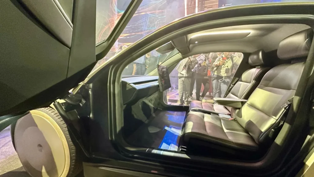 Cybercab無方向盤正式載客　Tesla立即面對美國FMVSS法規考驗
