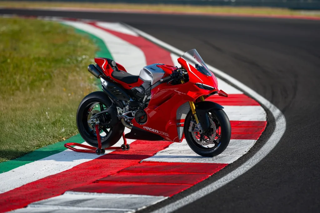 Ducati Panigale V4 R：把 MotoGP 極限塞進量產車的惡魔