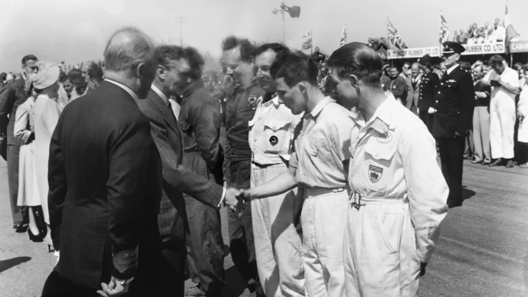King George VI在1950年Silverstone與車手會面