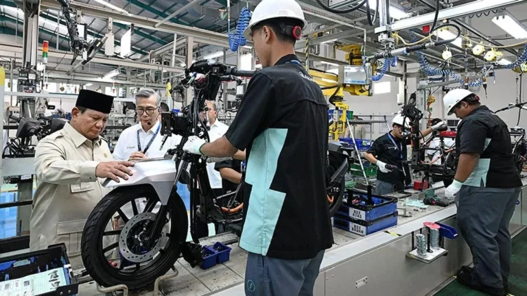 indonesia-molinas-electric-motorcycle-local-content-2026-gallery-01