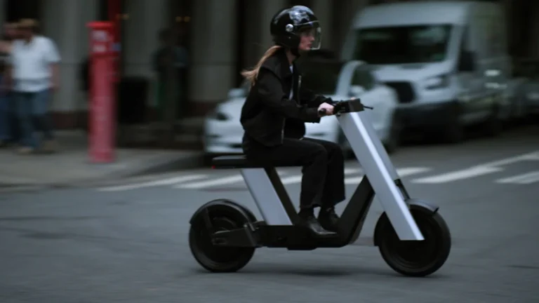 Infinite Machine Olto 电动自行车登场：双人座、磁吸脚踏、智慧防盗，海外售价约 RM17,000 起
