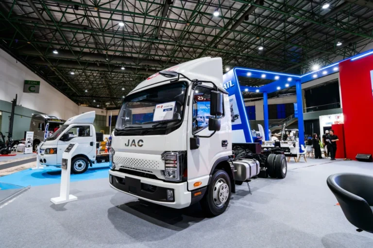 jac-n90-malaysia-launch-cummins-light-truck-gallery-02
