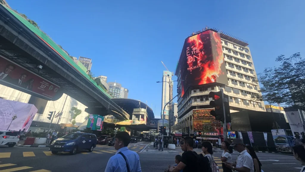 Jalan Sultan Ismail武吉免登一帶道路與車流,鄰近金河廣場封路路段