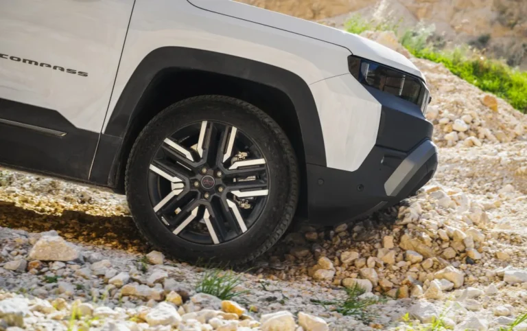 jeep-compass-4xe-ev-awd-2026-gallery-01