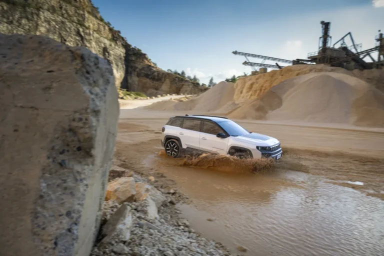jeep-compass-4xe-ev-awd-2026-gallery-02
