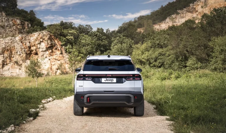 jeep-compass-4xe-ev-awd-2026-gallery-03
