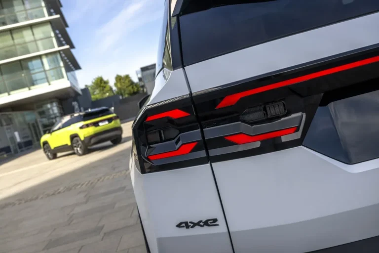 jeep-compass-4xe-ev-awd-2026-gallery-04