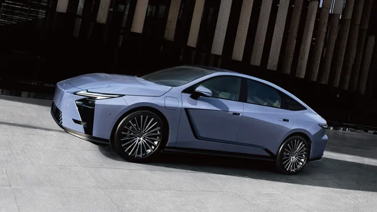 第八代Lexus ES原型車官方圖片