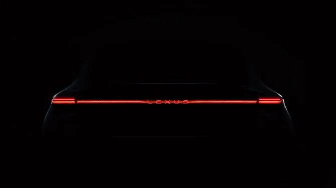 Lexus全寬式尾燈與品牌字樣