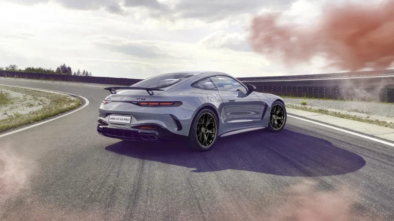 Mercedes-AMG GT 63 PRO 4MATIC+ Coupé車身側面