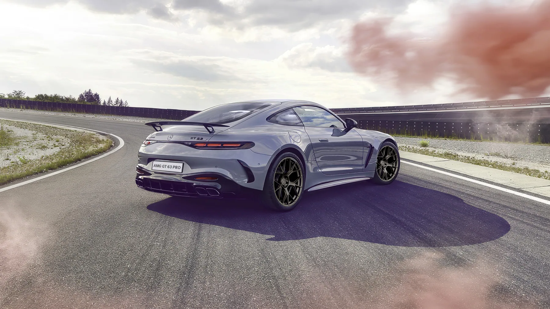 Mercedes-AMG GT 63 PRO 4MATIC+ Coupé車身側面