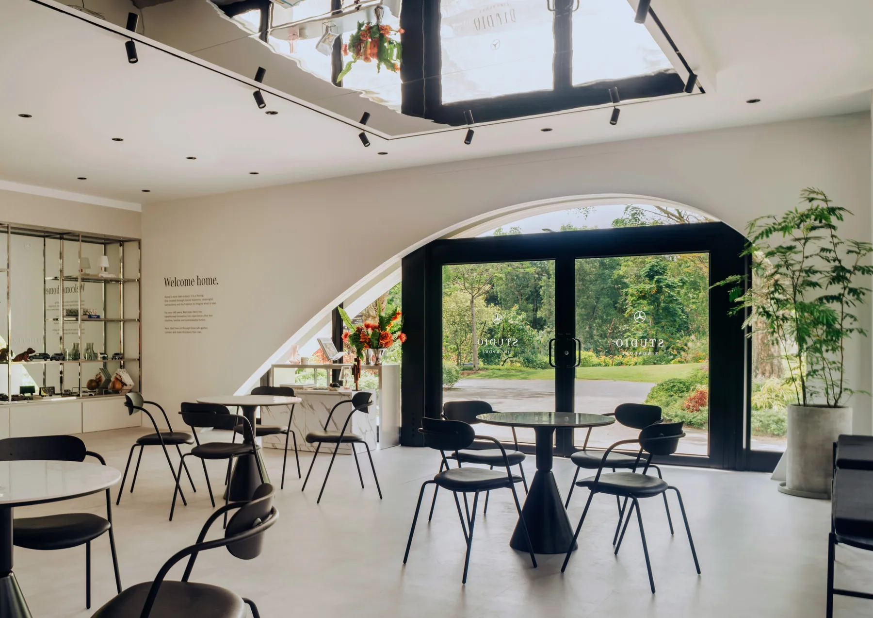 Mercedes-Benz Studio Singapore室內空間