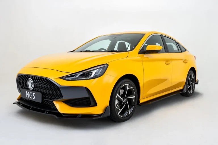 MG B 級轎車與 101 週年限量 EV 同場登場：Dare to Love MG 巡展熱起來了
