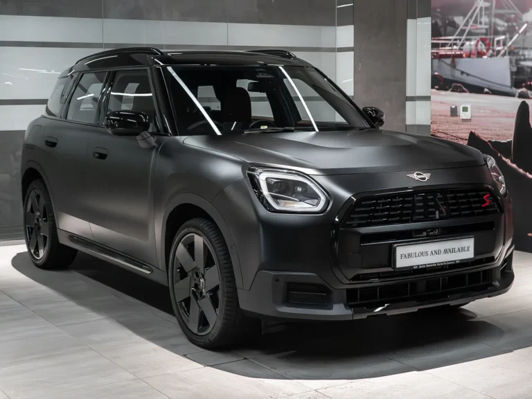 MINI Countryman 玩起“暗黑风”，这次不只是换颜色这么简单