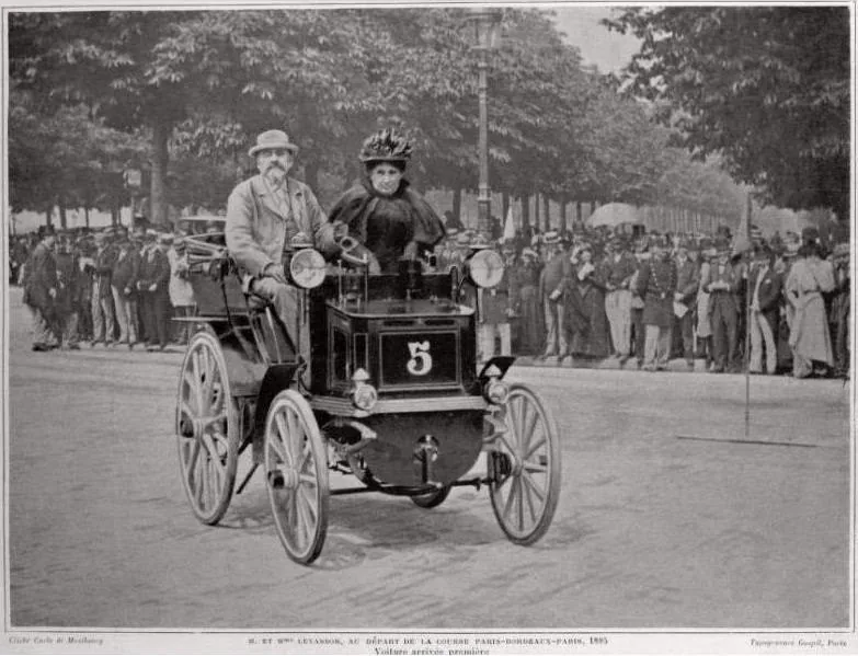 Émile Levassor在1895 Paris-Bordeaux-Paris賽事中的Panhard汽車