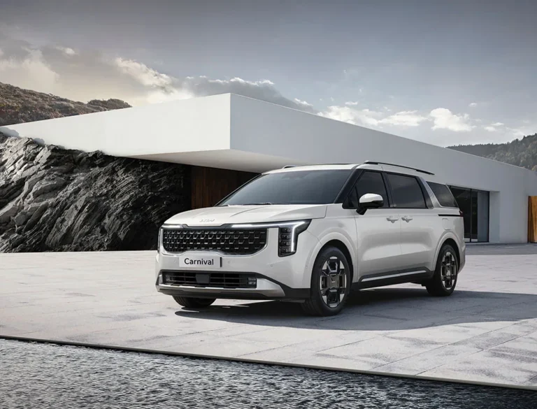 7座和11座一次到位：全新Kia Carnival用更硬朗的外型和更聰明的科技搶家庭與商務市場