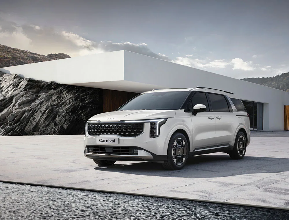 7座和11座一次到位:全新Kia Carnival用更硬朗的外型和更聰明的科技搶家庭與商務市場