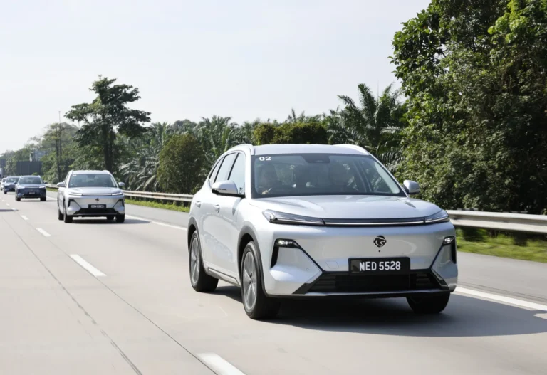 proton-emas-20000-vehicles-malaysia-phev-gallery-01