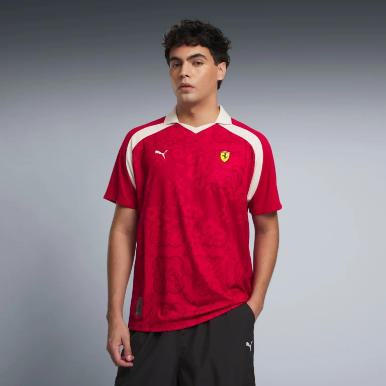 PUMA Scuderia Ferrari Singapore Edition紅色球衣模特造型