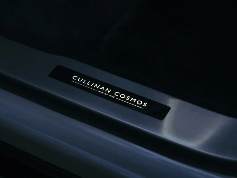 rolls-royce-cullinan-cosmos-hand-painted-starlight-gallery-02