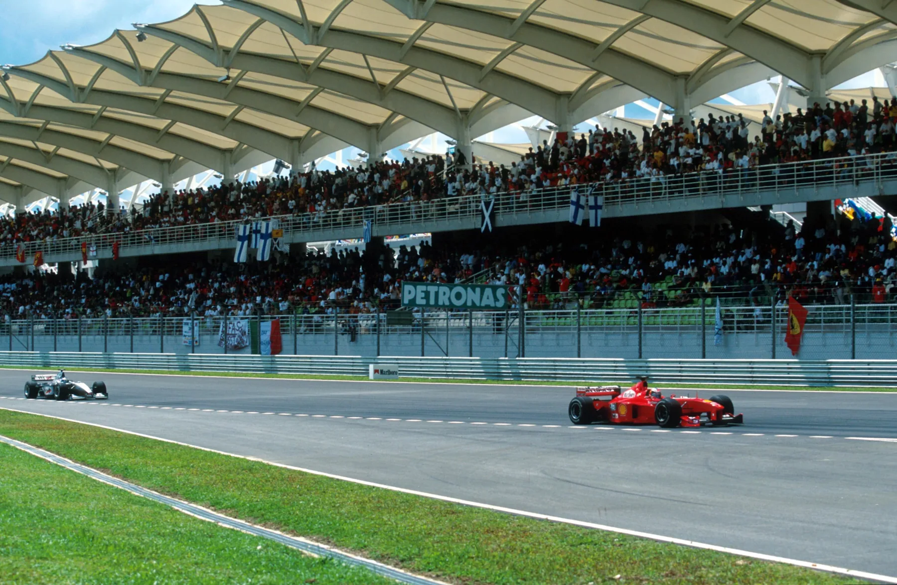 1999馬來西亞GP Michael Schumacher在雪邦領先Mika Hakkinen