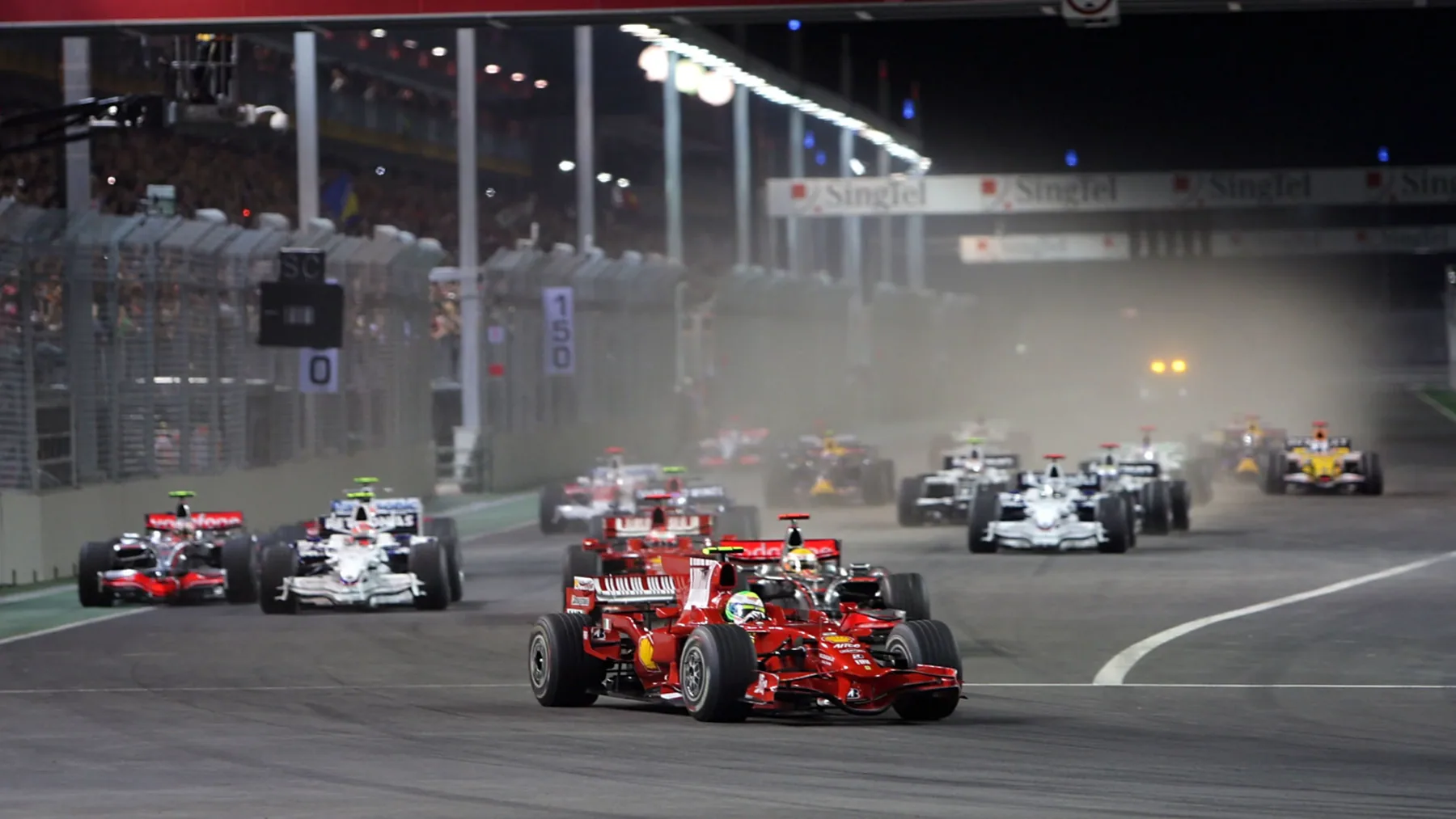 2008年首屆新加坡F1夜賽Felipe Massa領先起步