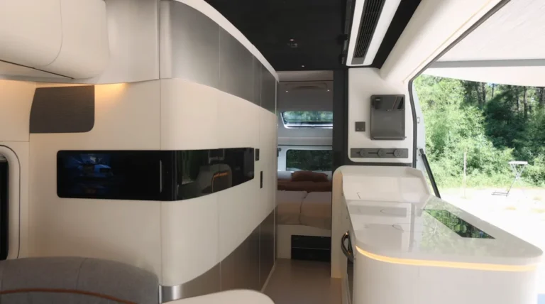 Skydream Space Camping智慧露營拖車廚房與內裝