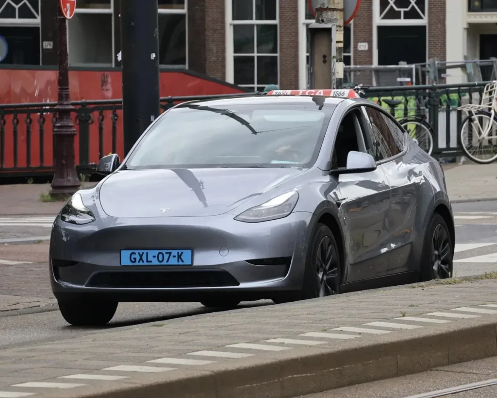 Tesla FSD歐洲獲准後透明度受關注:安全測試做了多少,外界又能看到多少?