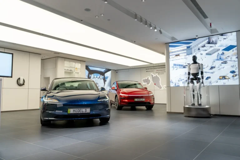 Tesla Model 3與Model Y，大馬Mid Valley Megamall體驗中心相關官方圖片