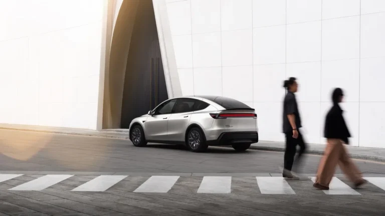 tesla-model-y-l-us-launch-six-seat-ev-suv-gallery-03