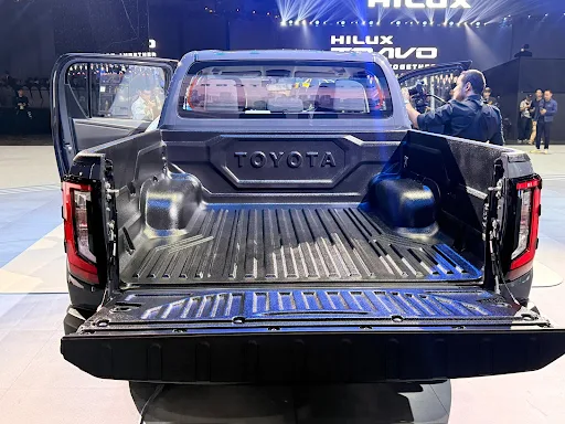 toyota-hilux-2025-global-debut-gallery-02