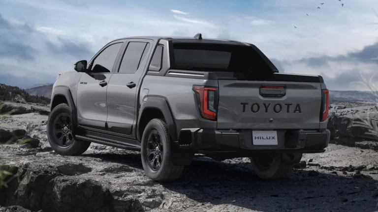 toyota-new-hilux-japan-gallery-03
