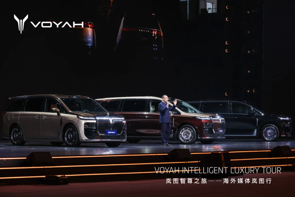 VOYAH DREAM 9全球發布會舞台展示三款新車