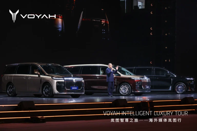 VOYAH DREAM 9全球發布會舞台展示三款新車