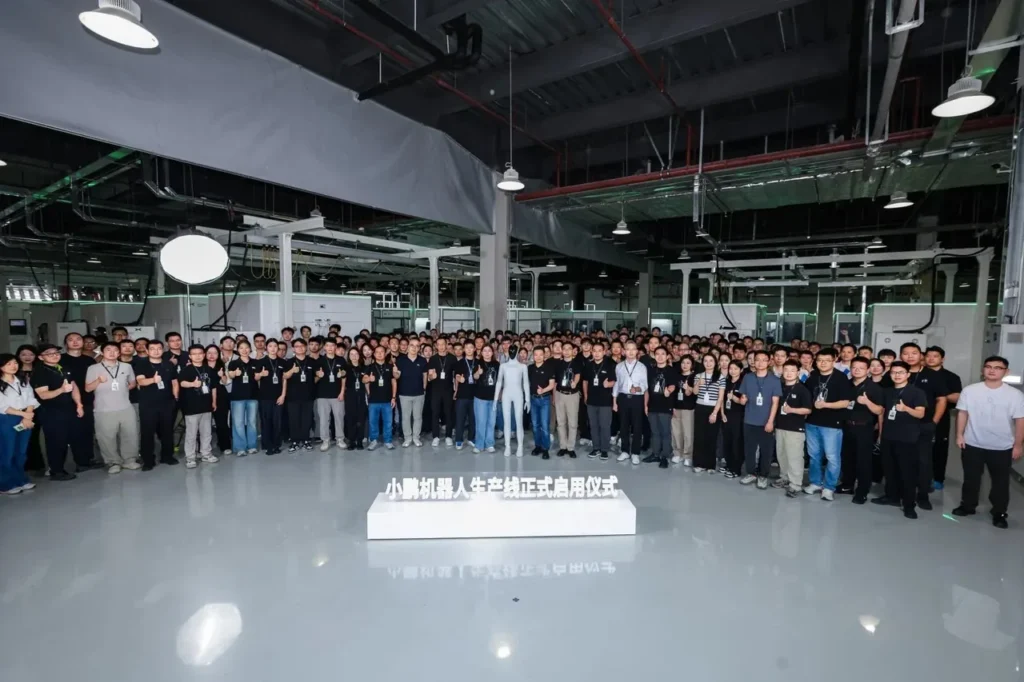 XPENG IRON正式走下生產線 造車能力開始複製到人形機器人