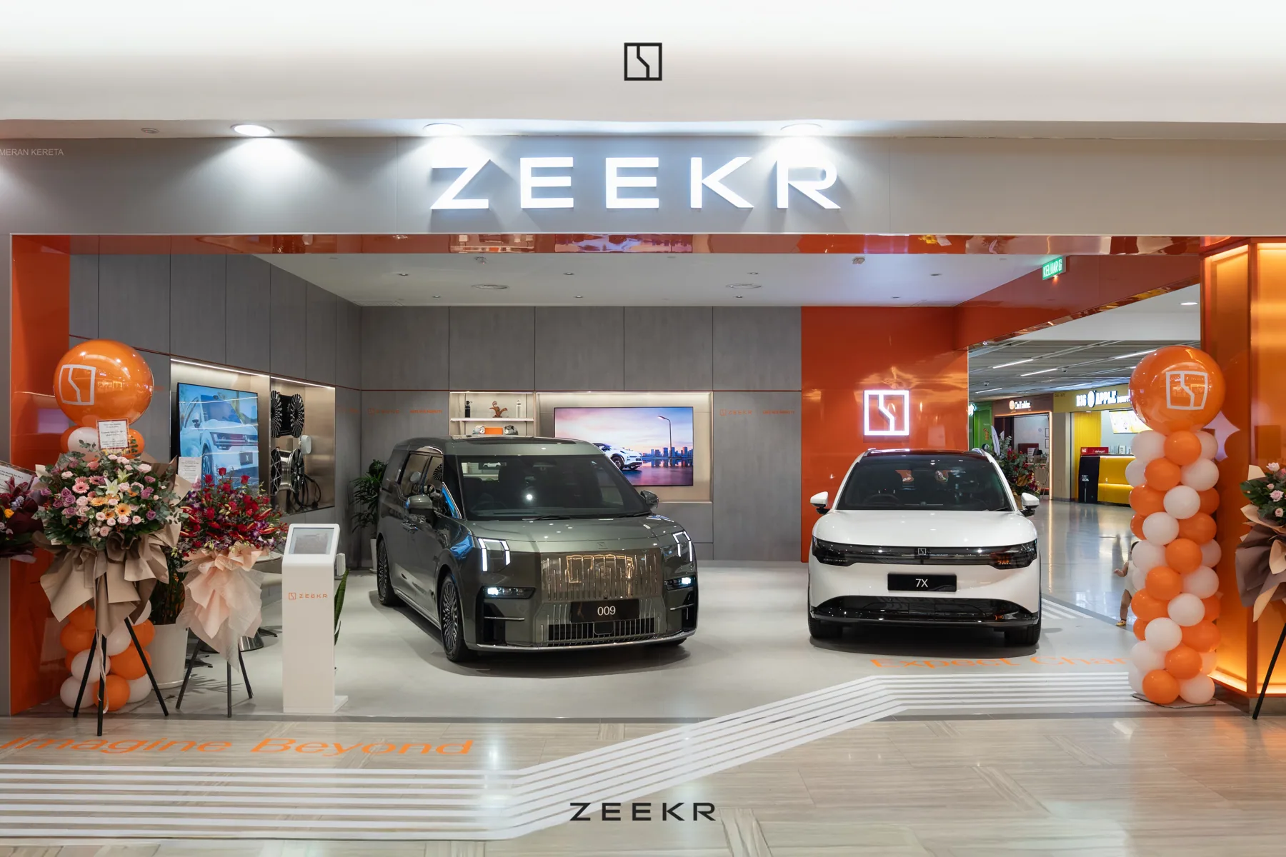 Zeekr Kuching Pop-Up Store展示Zeekr 009與Zeekr 7X