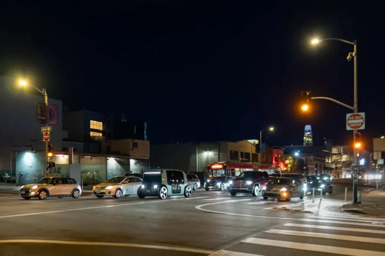zoox-paid-robotaxi-las-vegas-regulation-2026-gallery-03