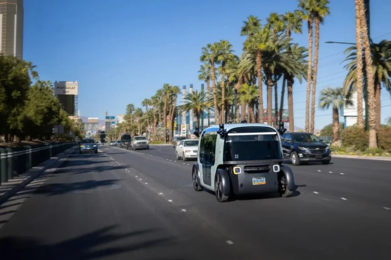 zoox-robotaxi-us-paid-service-approval-gallery-01