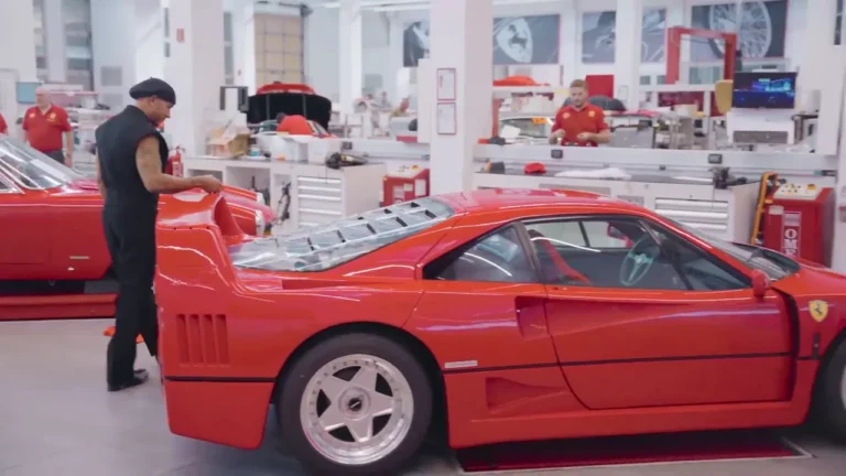 Lewis Hamilton Ferrari F40側面