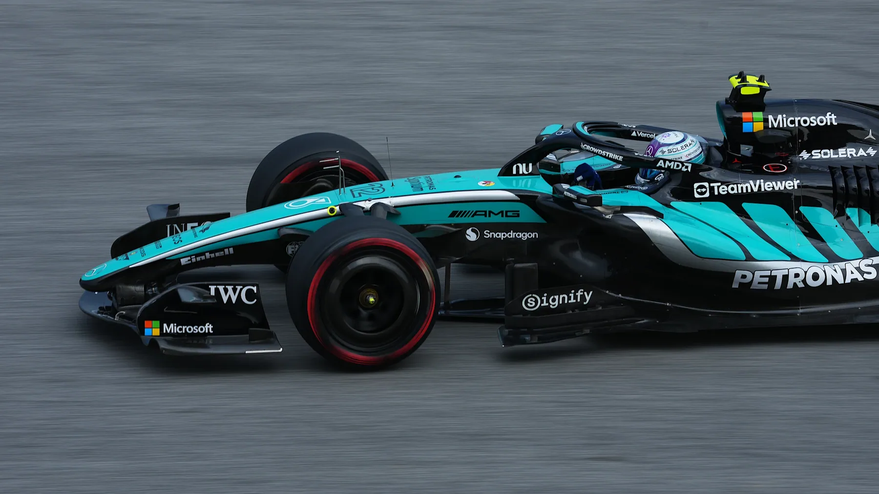 Kimi Antonelli駕駛Mercedes賽車出戰2026雪邦F1週末