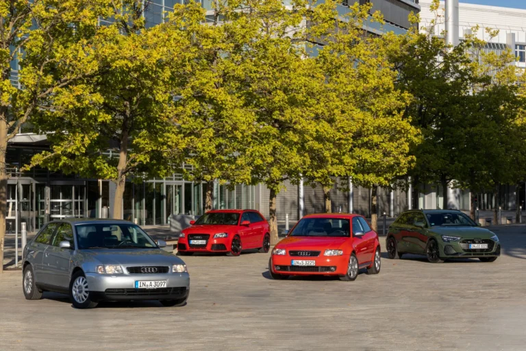 Audi A3歷代車型於戶外集合，包含早期三門掀背、S3、RS 3及新一代A3