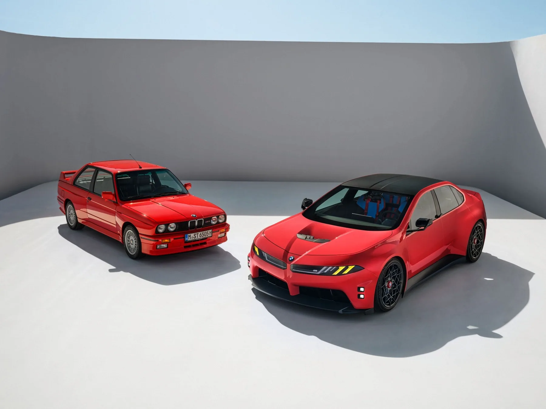 BMW M Concept Neue Klasse與E30 M3同框