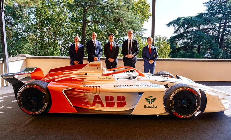 Bridgestone與Formula E GEN4賽車在羅馬發表會合照