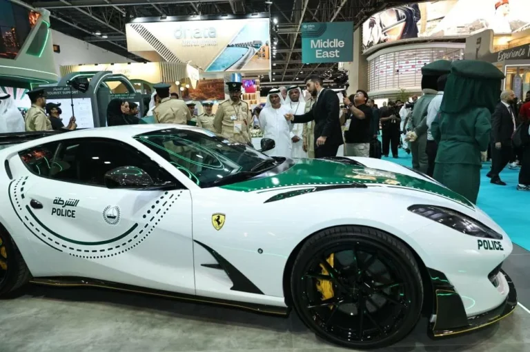 Dubai Police Mansory Ferrari 812 Superfast前方三分之四角度